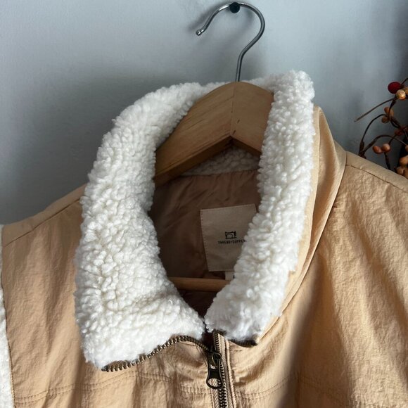 Thread & Supply Women's Sherpa Puffer Vest Size LARGE in Tan - Picture 3 of 10